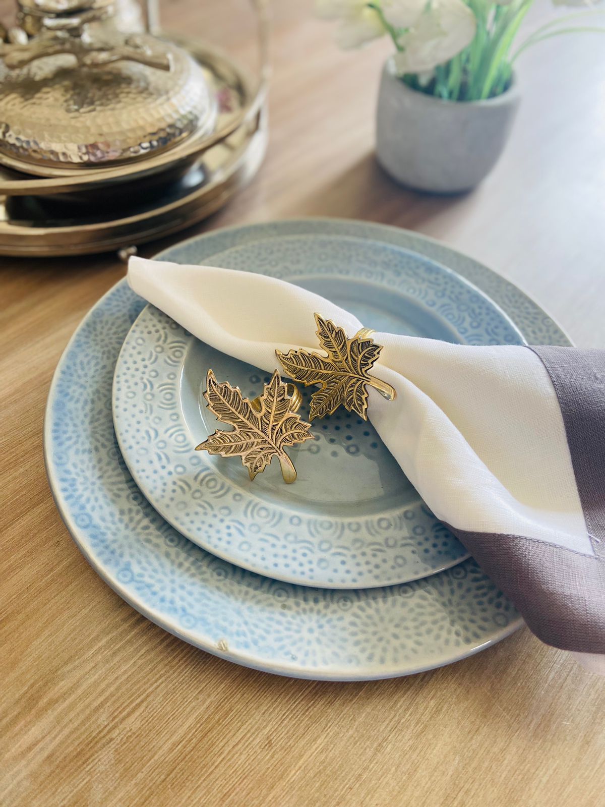 Napkin Rings - Maple Leaf - Set of 6 l Leaf napkin rings l Fall-themed napkin rings l Table Decor with leaves l Brass leaf napkin rings